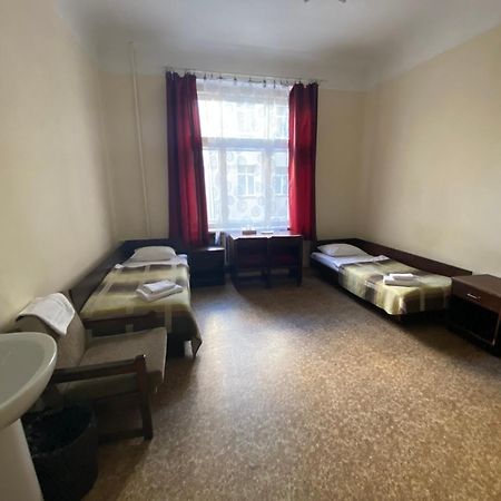 Hostel Viktorija With Private Rooms Riga Exterior photo