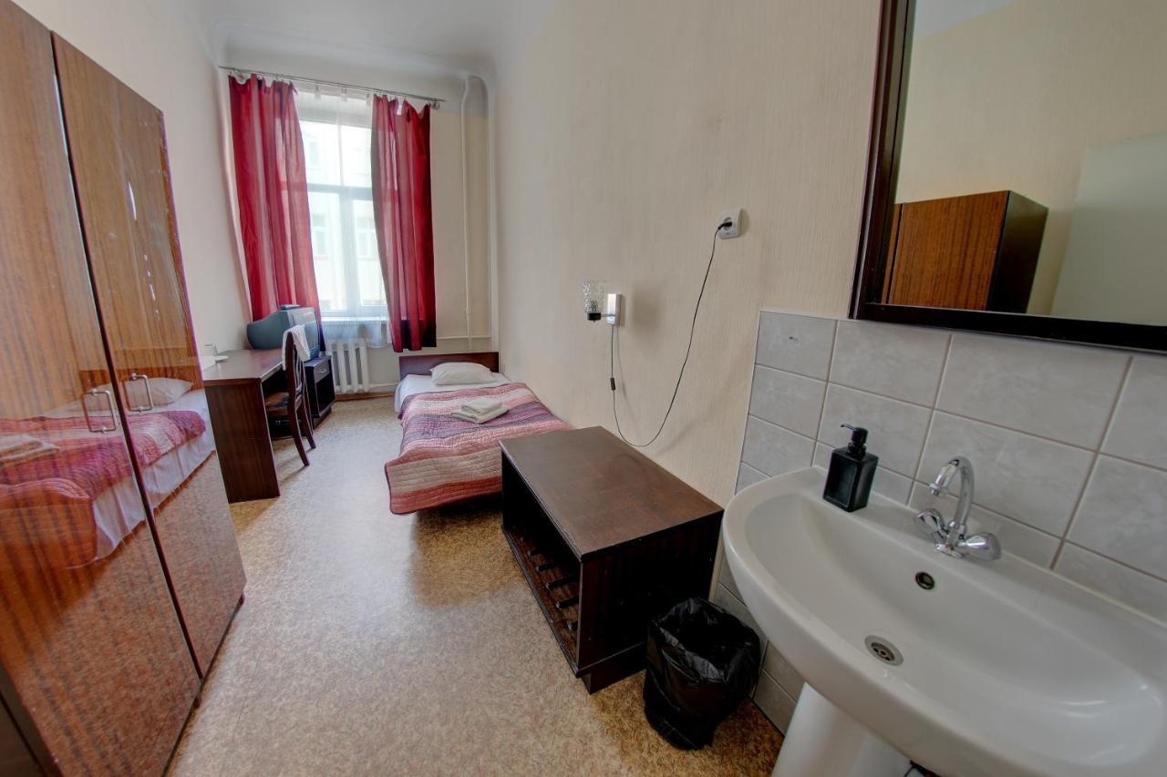 Hostel Viktorija With Private Rooms Riga Exterior photo